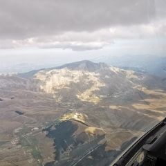 Flugwegposition um 13:35:14: Aufgenommen in der Nähe von 06046 Norcia, Perugia, Italien in 2864 Meter